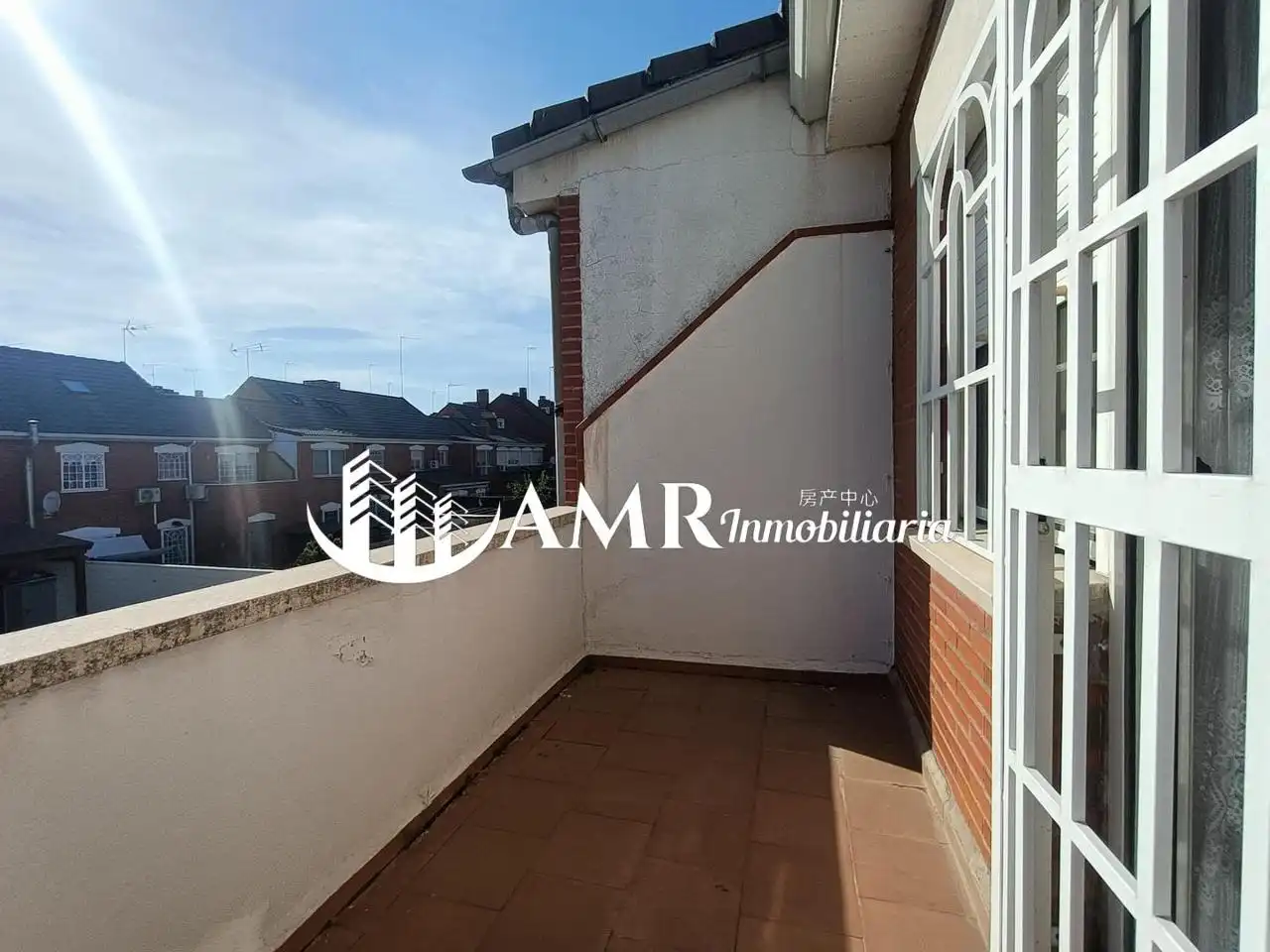 Terrasse von Einfamilien-Reihenhaus zum Verkauf in Parla mit Klimaanlage, Heizung und Privatgarten
