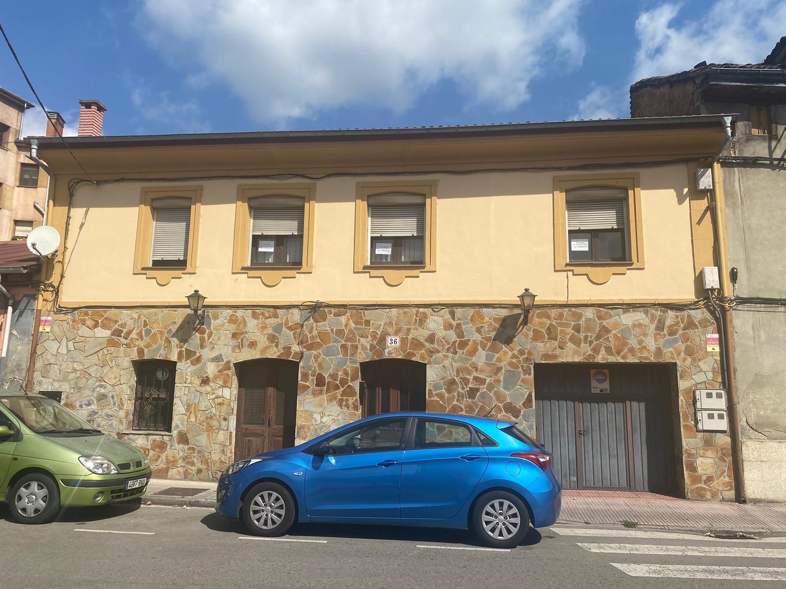 Vista exterior de Casa adosada en venda en Langreo amb Terrassa i Traster