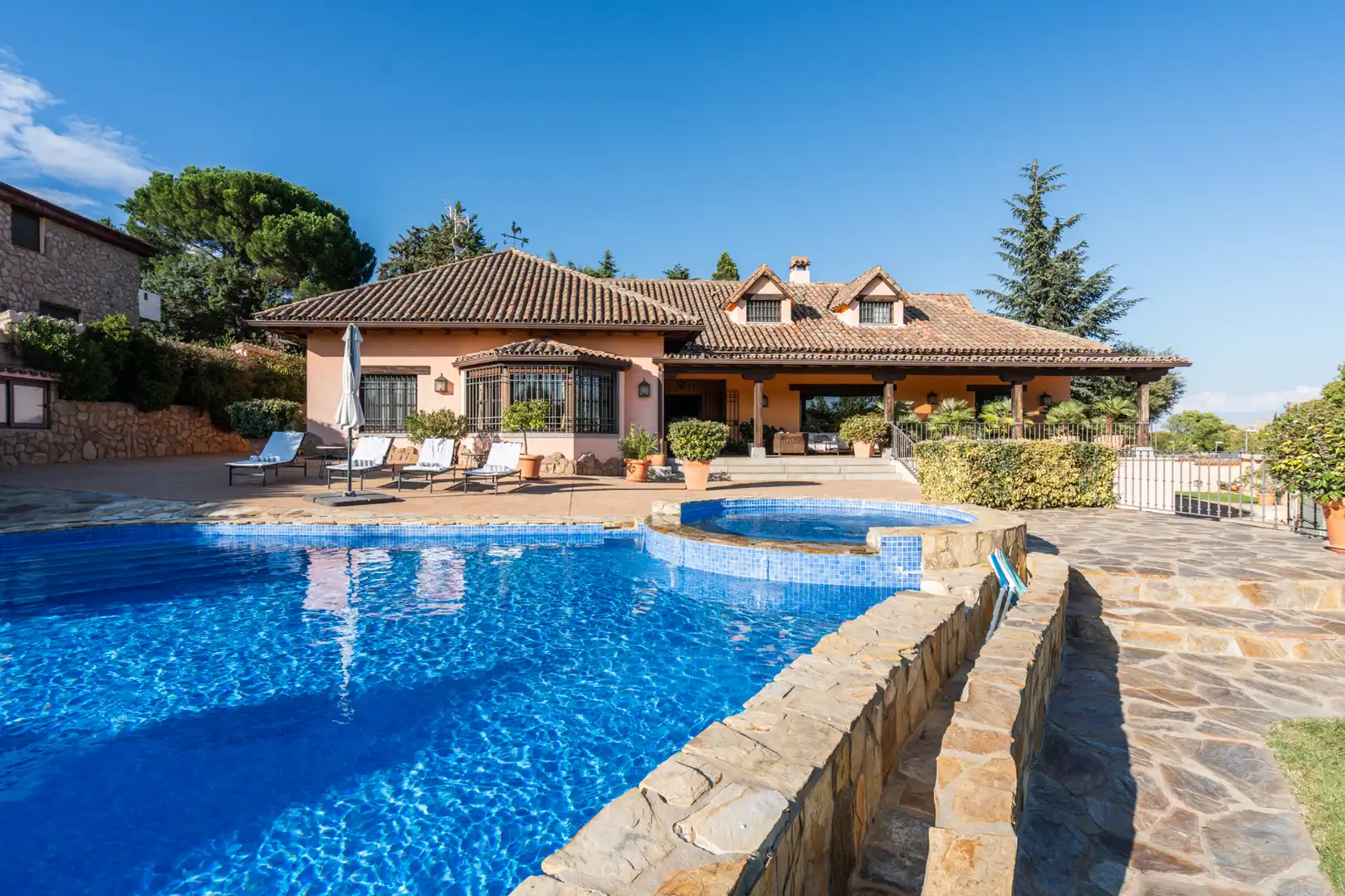 Swimming pool of Houses for sale in Manzanares El Real  with Air Conditioner, Heating and Private garden
