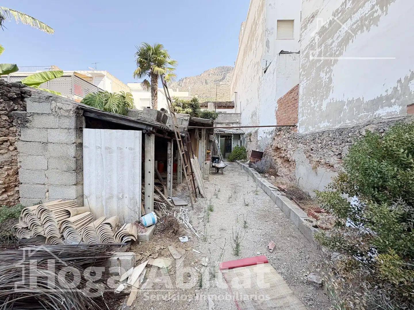 Vista exterior de Casa o xalet en venda en Tavernes de la Valldigna amb Terrassa