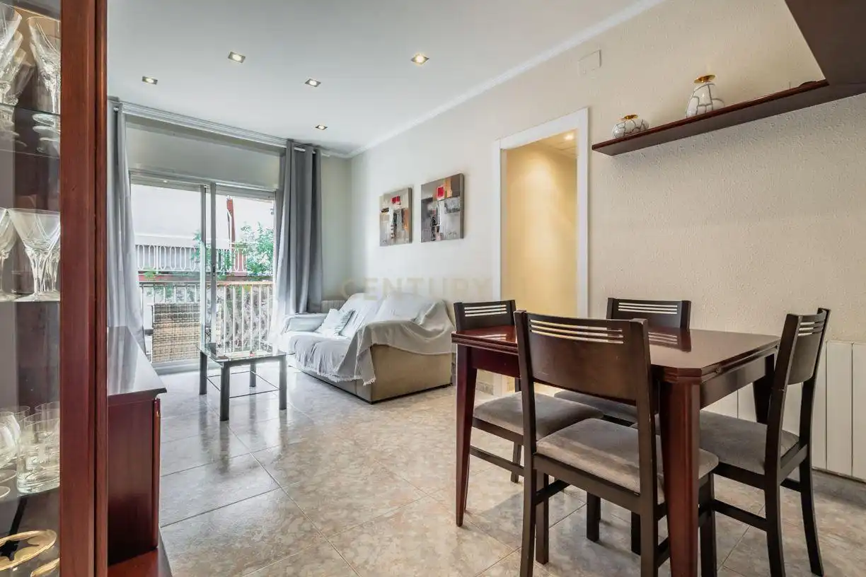Vista exterior de Apartament en venda en Sant Joan Despí amb Aire condicionat