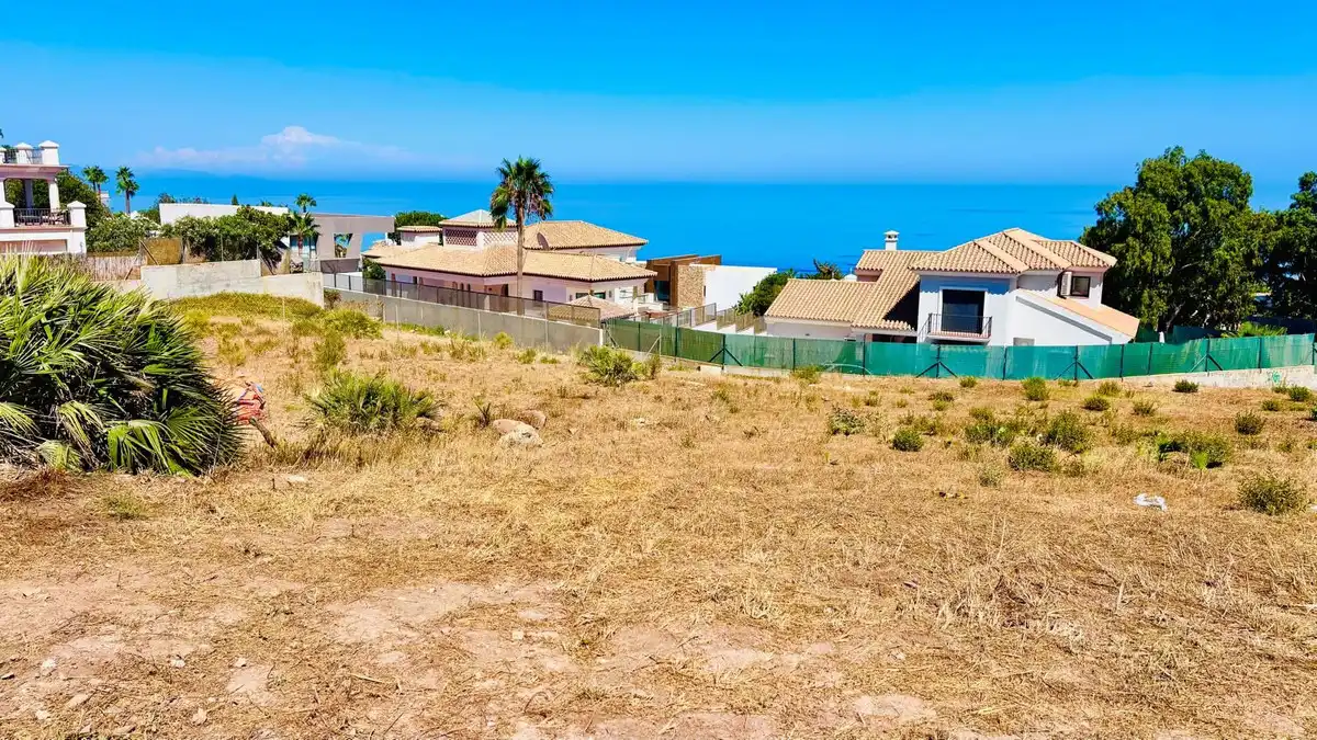 Wohnbaugrundstück zum Verkauf in San Luis de Sabinillas