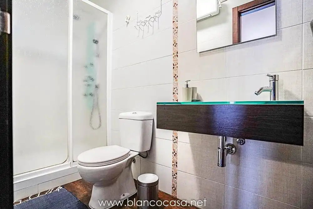 Baño de Casa o chalet en venta en Vimianzo con Calefacción, Trastero y Amueblado