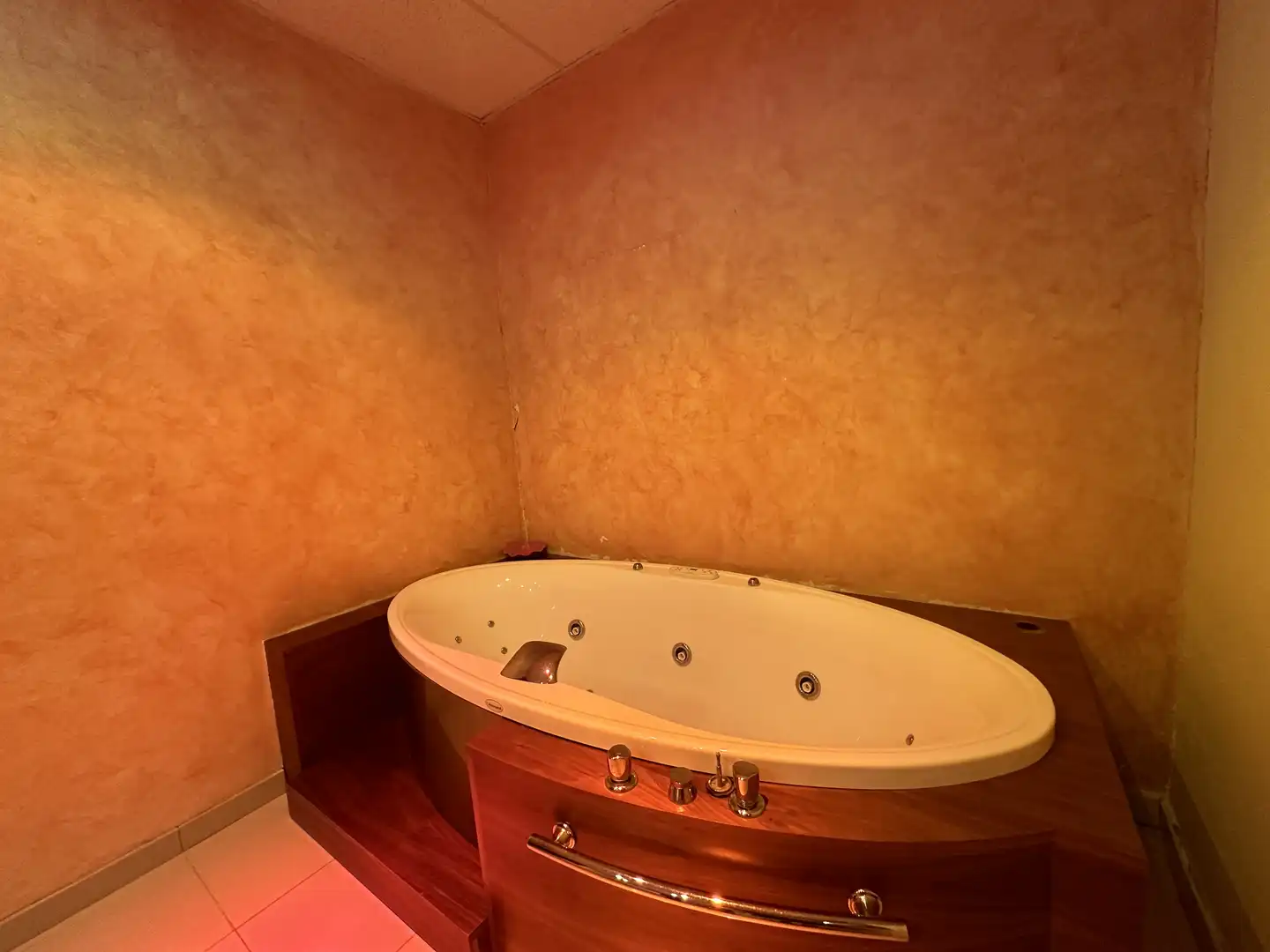 Baño de Local en venta en Medinyà con Aire acondicionado