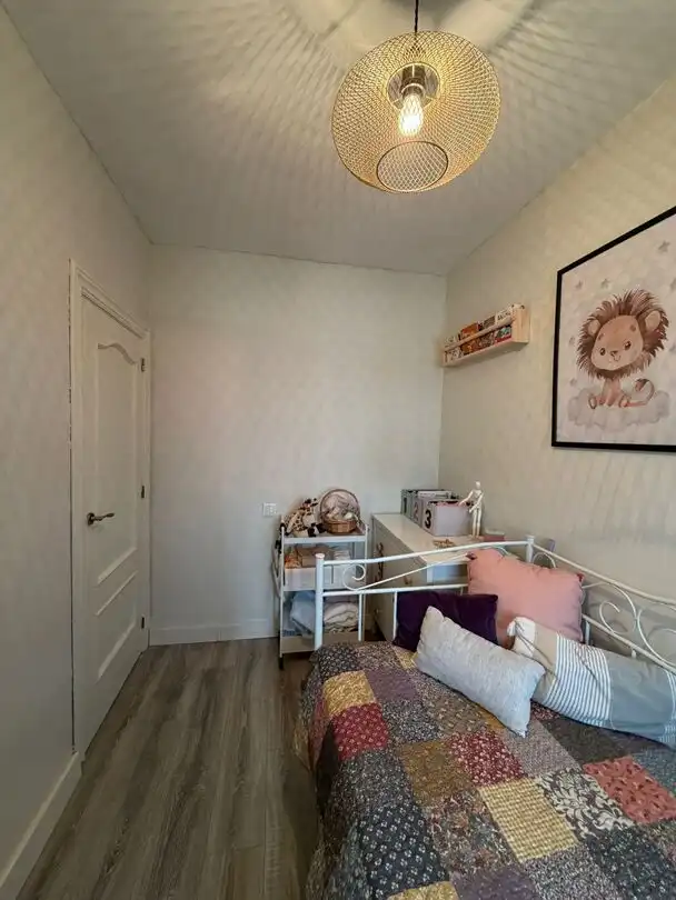 Dormitori de Pis en venda en Gijón  amb Traster i Moblat
