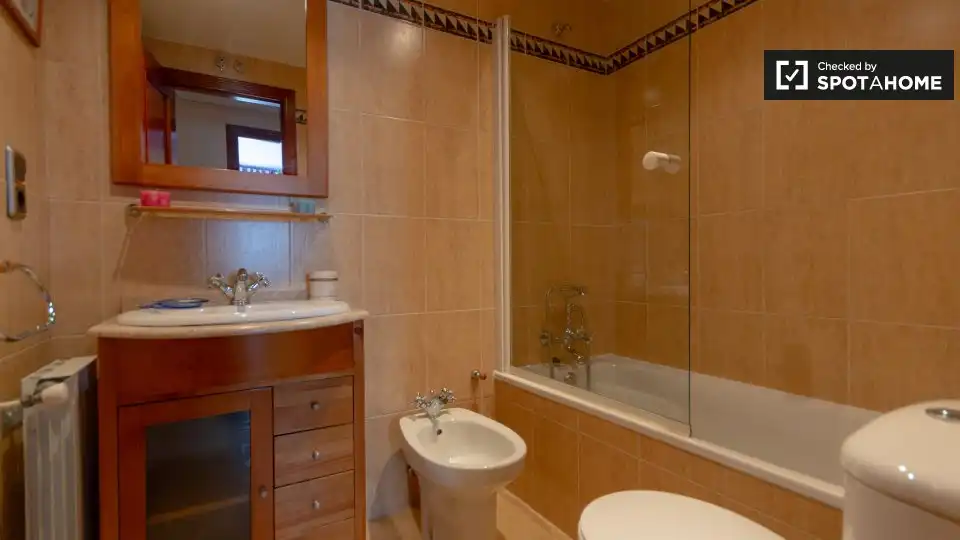 Room in Valdebernardo - Valderribas