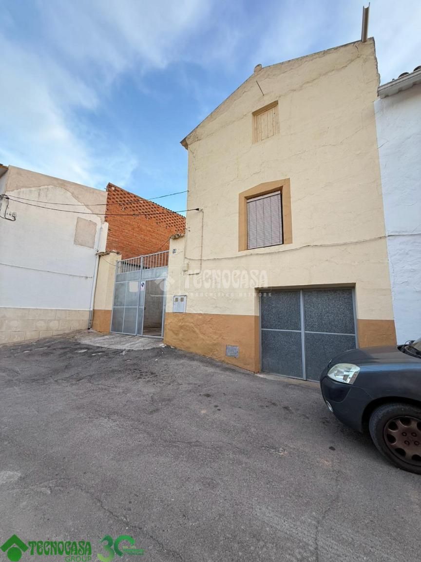 Vista exterior de Casa adosada en venda en Santa Cruz de la Zarza amb Calefacció i Piscina comunitària