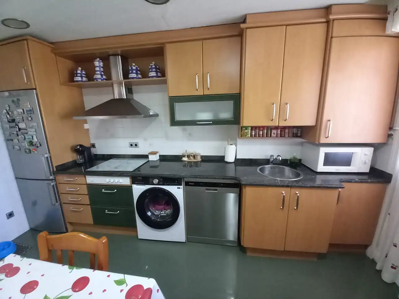Cocina de Piso en venta en Torrelavega  con Calefacción, Jardín privado y Trastero