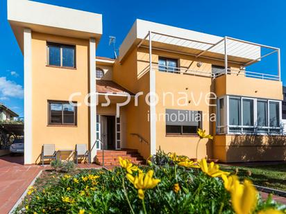 Vista exterior de Casa o xalet en venda en Castellón de la Plana / Castelló de la Plana amb Aire condicionat, Calefacció i Jardí privat