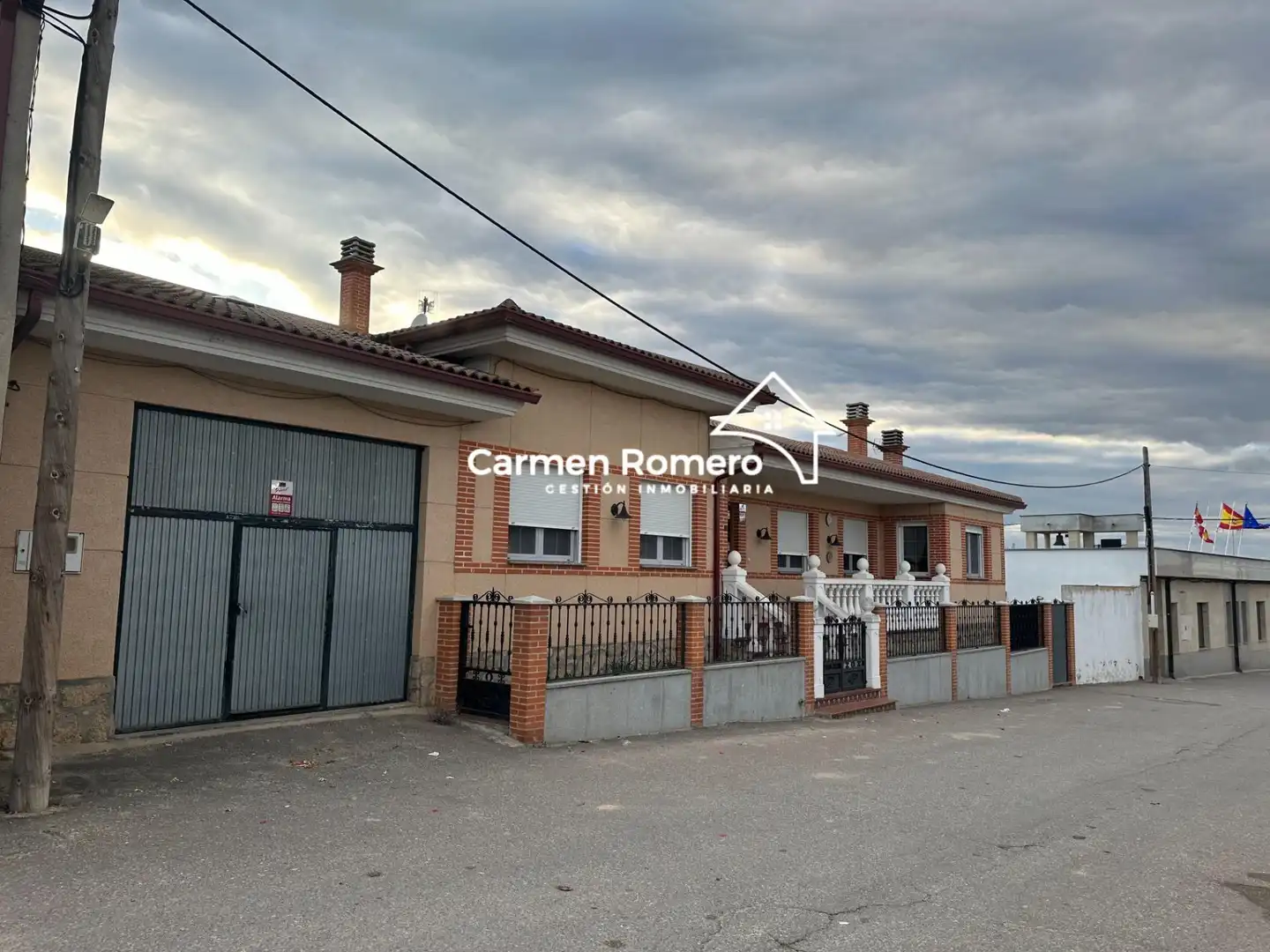 Vista exterior de Casa o xalet en venda en Poveda de las Cintas amb Calefacció, Jardí privat i Terrassa