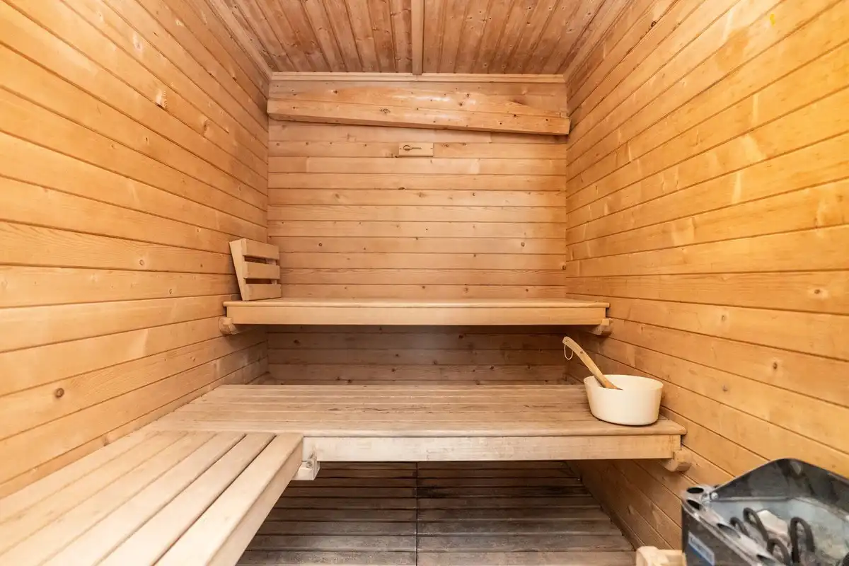 Wohnungen zum Verkauf in Benahavís mit Klimaanlage, Privatgarten und Terrasse