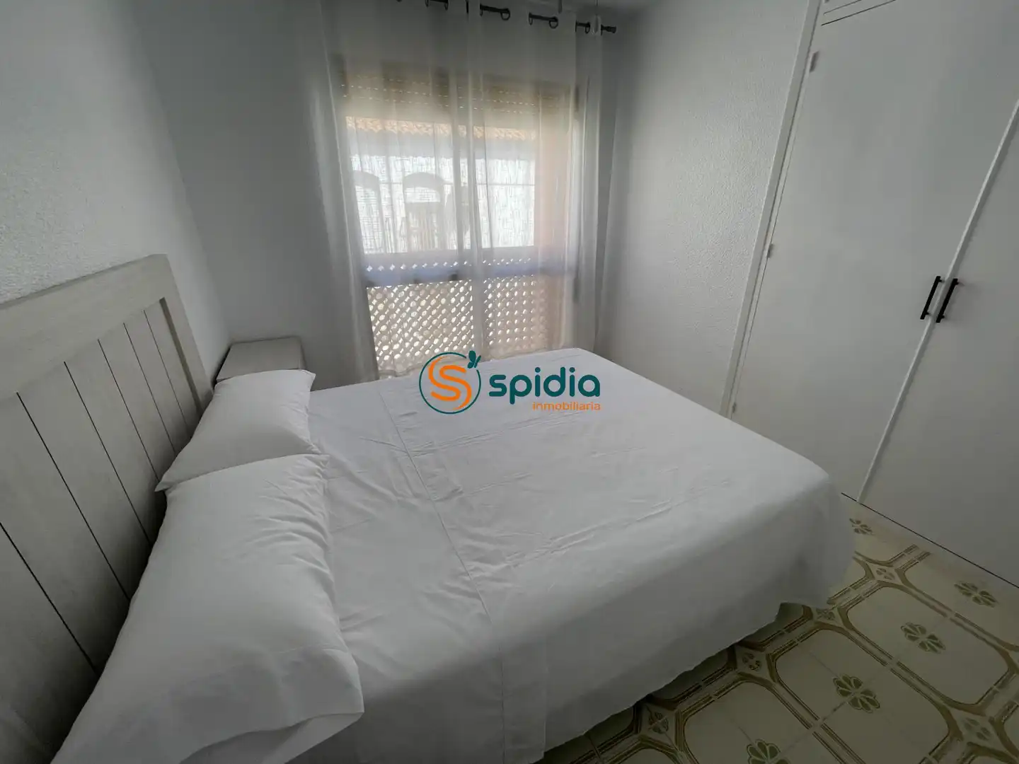 Habitación de Apartamento de alquiler en Águilas con Balcón