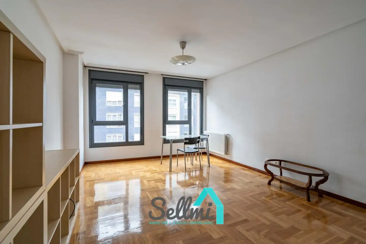 Vista exterior de Piso de alquiler en Oviedo  con Calefacción, Parquet y Trastero