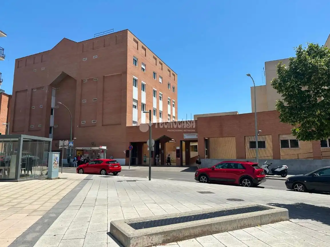 Vista exterior de Local en venda en Móstoles amb Aire condicionat