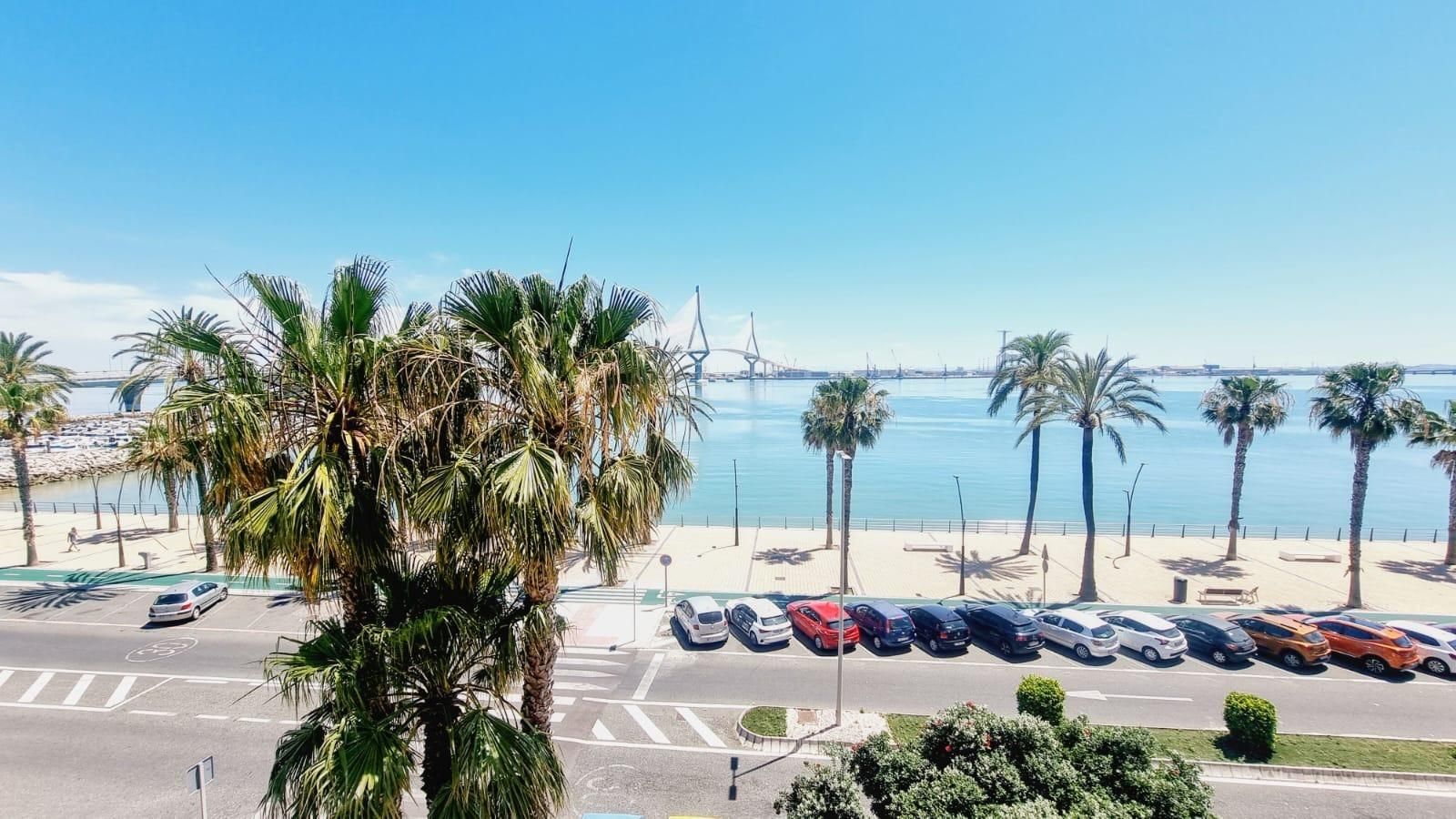 Exterior view of Flat for sale in  Cádiz Capital  with Terrace