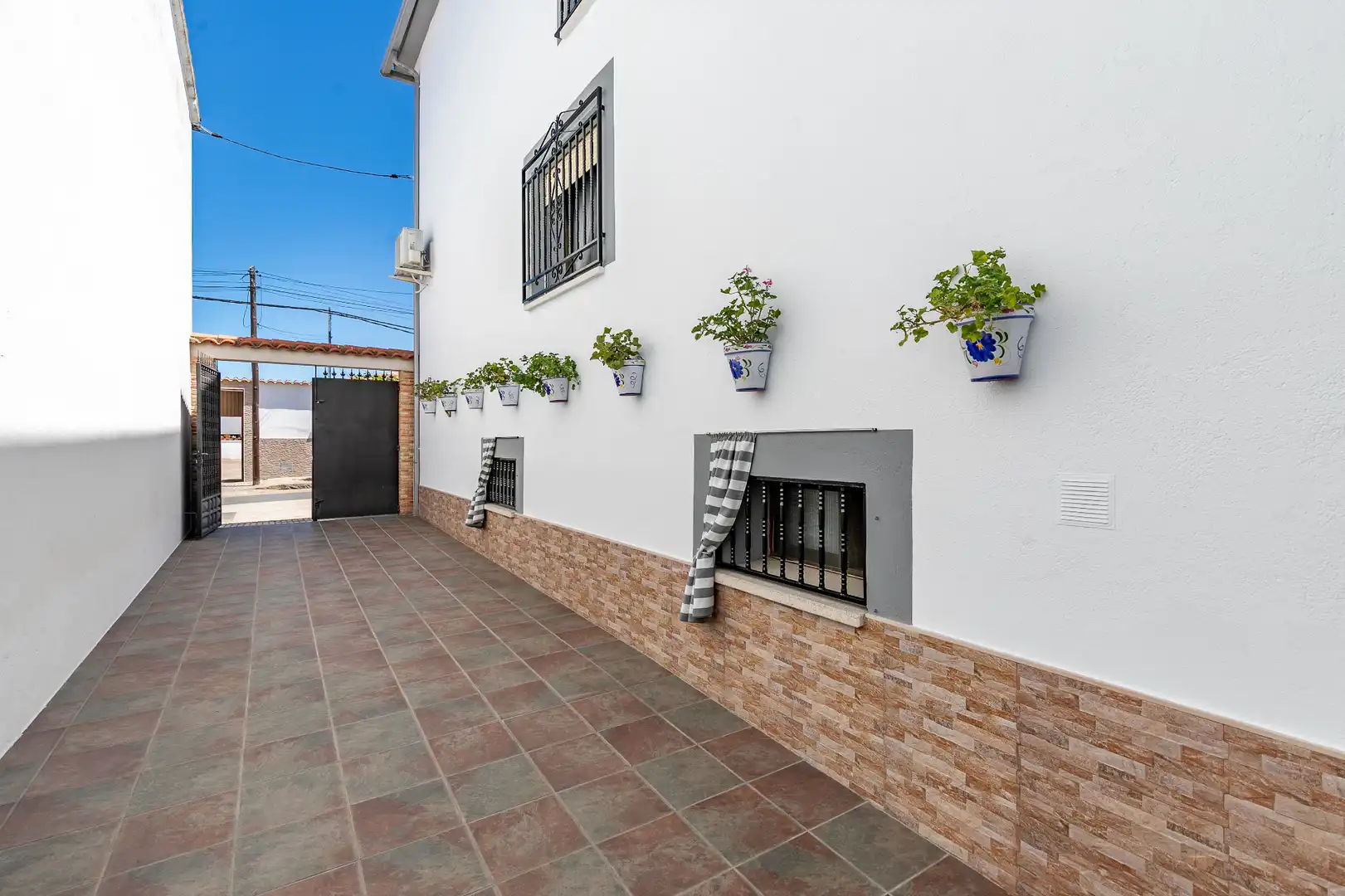 Terrassa de Casa adosada en venda en Alagón del Río amb Aire condicionat, Calefacció i Jardí privat