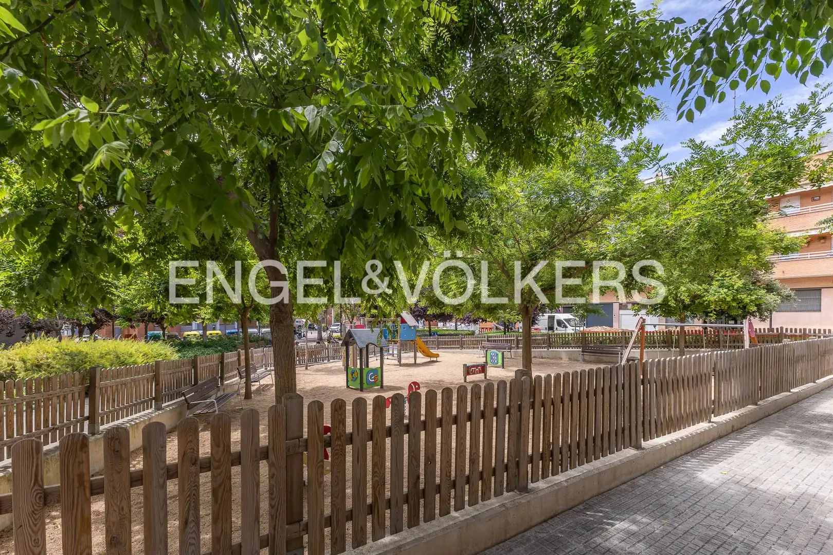 Wohnung zur Miete in Esplugues de Llobregat mit Klimaanlage, Heizung und Parkett