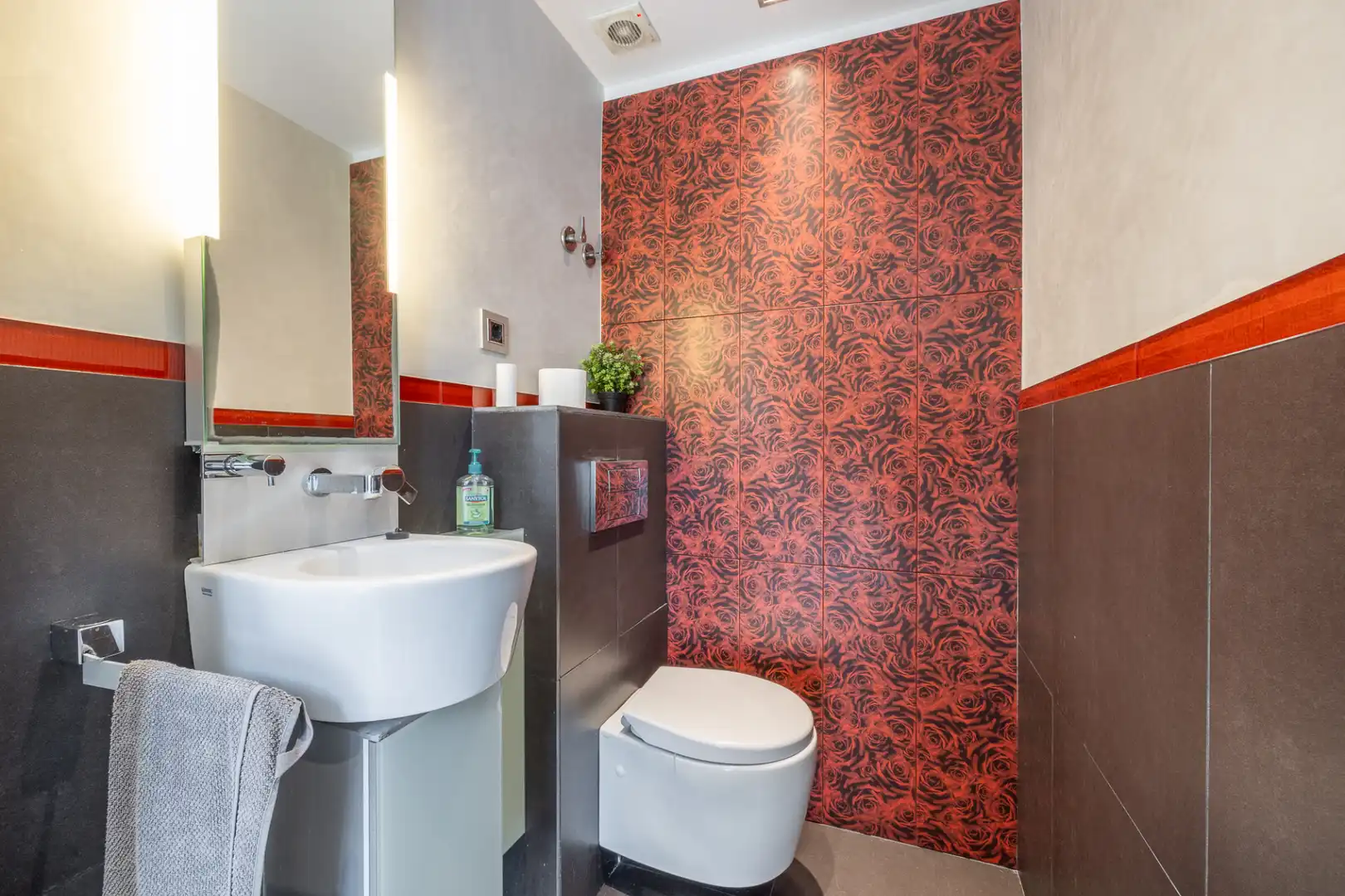 Bathroom of Houses for sale in Cerdanyola del Vallès  with Furnished