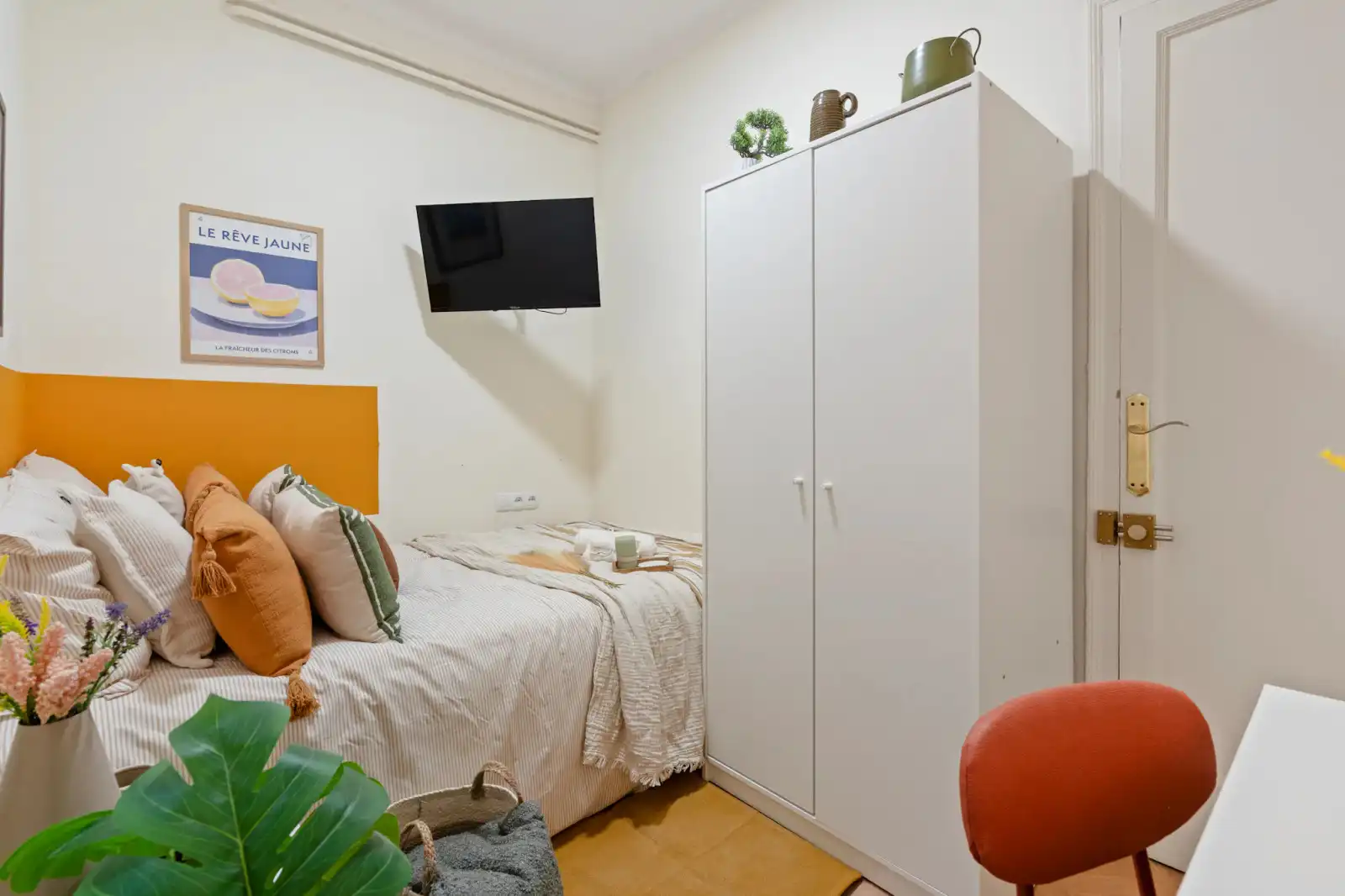 Bedroom of Flat for share in Eixample