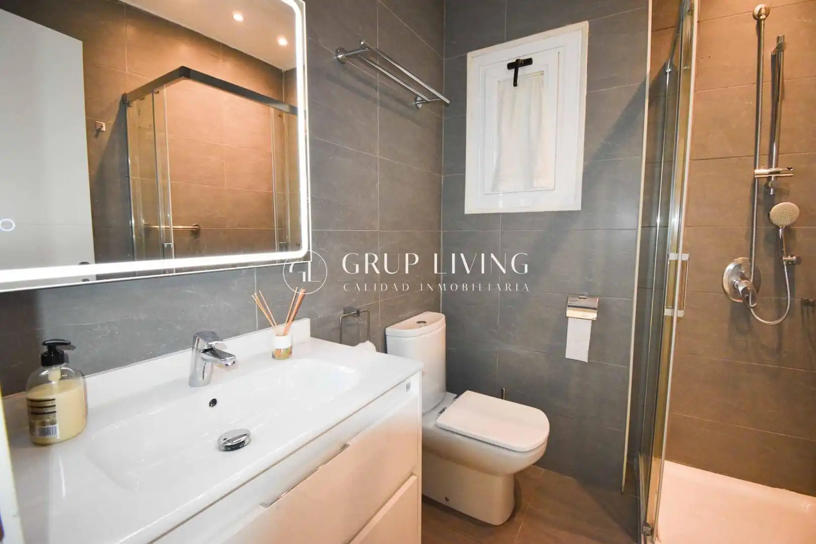 Baño de Piso de alquiler en Sitges con Calefacción, Terraza y Amueblado