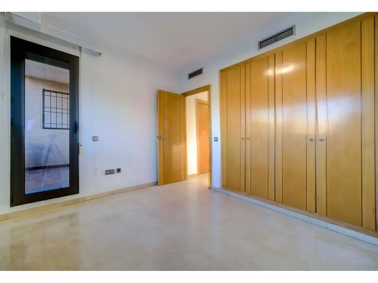 Habitación de Casa adosada en venta en Valencia con Aire acondicionado, Calefacción y Terraza