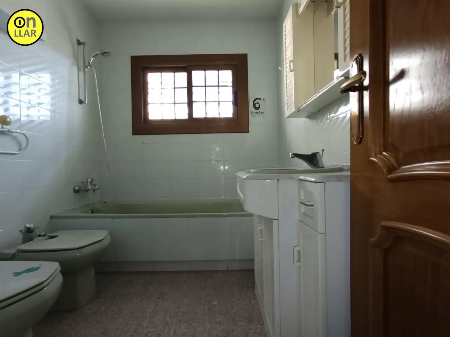 Badezimmer von Haus oder Chalet zum Verkauf in Sant Fost de Campsentelles mit Privatgarten, Terrasse und Abstellraum