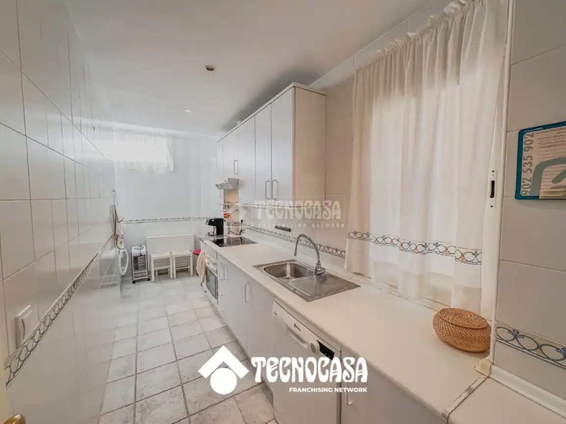 Cuina de Casa adosada en venda en Rota amb Terrassa i Balcó