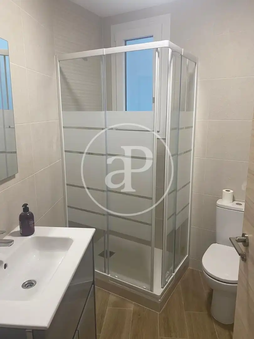 Baño de Piso de alquiler en Valencia con Aire acondicionado, Calefacción y Amueblado