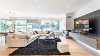 Living room of Flat for sale in Sant Cugat del Vallès  with Air Conditioner, Heating and Private garden