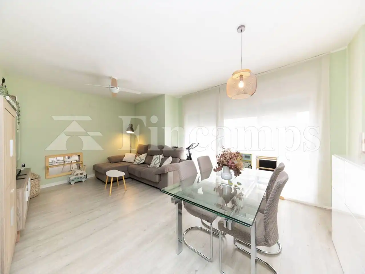 Living room of Flat for sale in Sabadell  with Air Conditioner, Heating and Parquet flooring