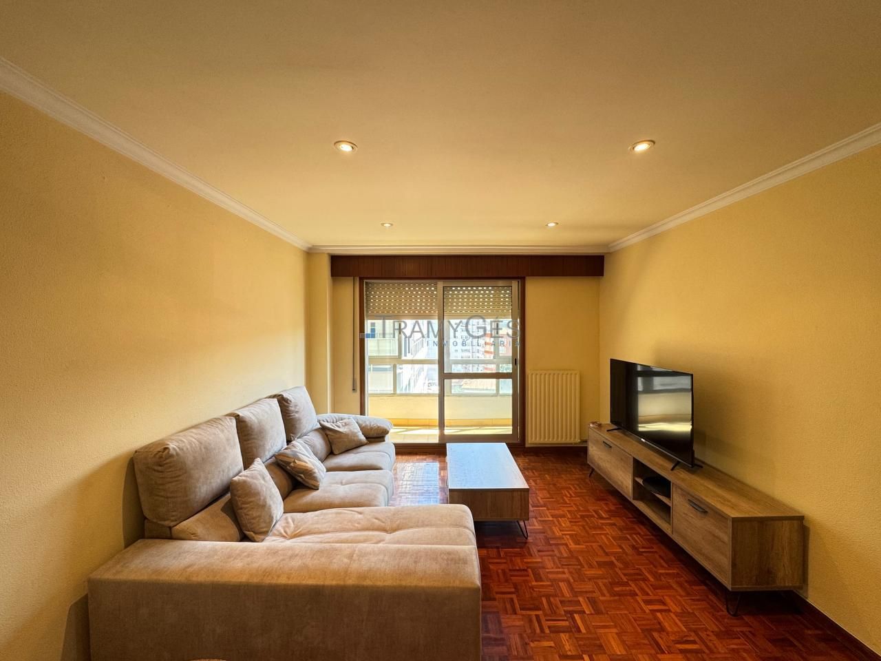 Living room of Flat for sale in Vigo   with Heating, Parquet flooring and Terrace