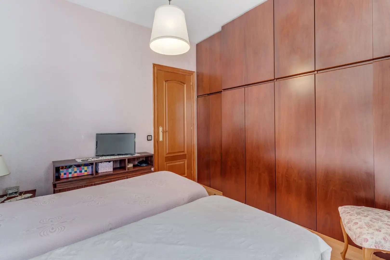 Bedroom of Flat for sale in Barcelona  with Air Conditioner