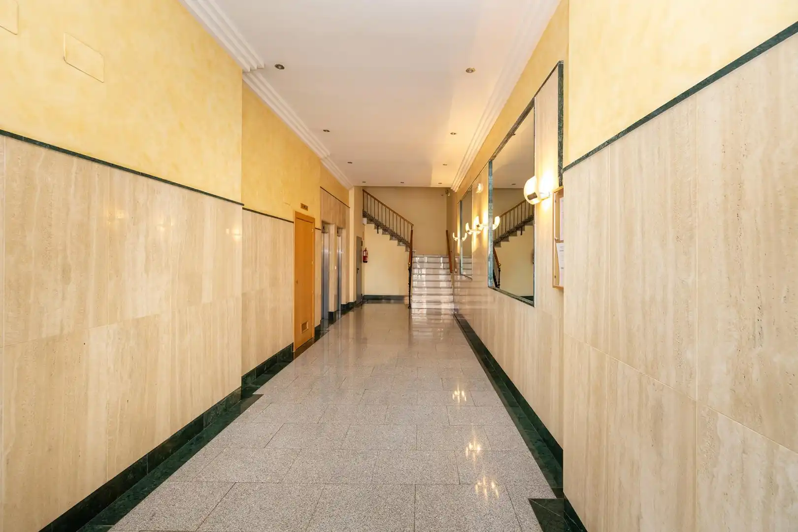Appartement avec terrasse à vendre à Plaza CIUDAD DE LOS CARMENES 3, imagen 5