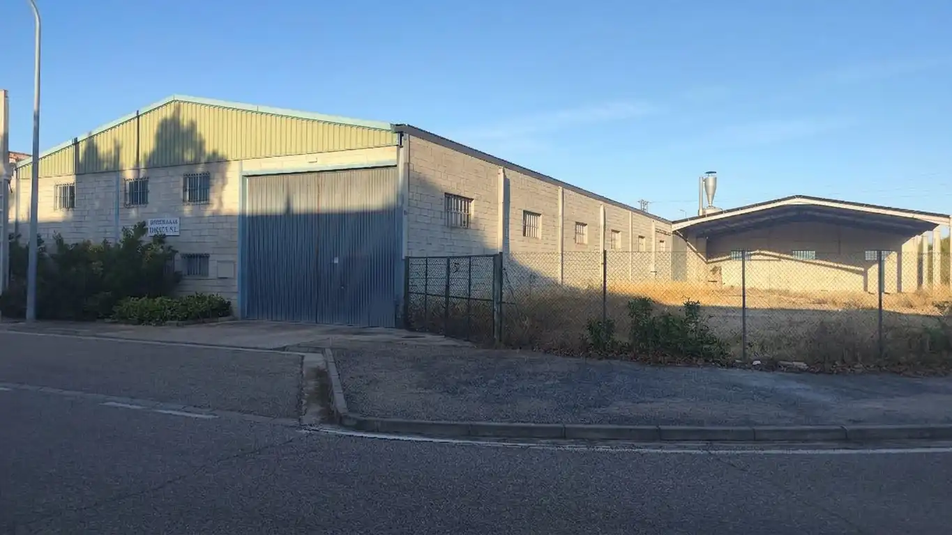 Industrial building for sale in Calle Río Gállego 20
