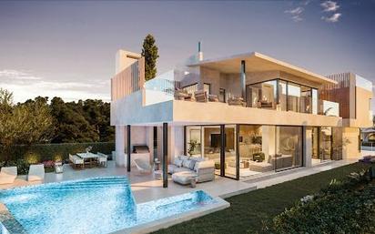 Vista exterior de Casa o xalet en venda en Fuengirola amb Aire condicionat, Jardí privat i Terrassa