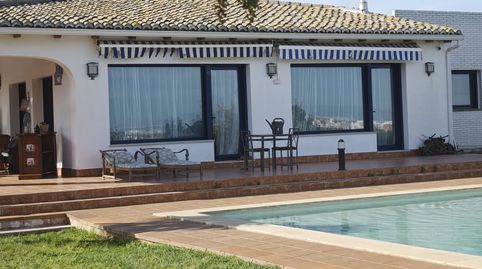 Cortijo a la venta con varias edificaciones.