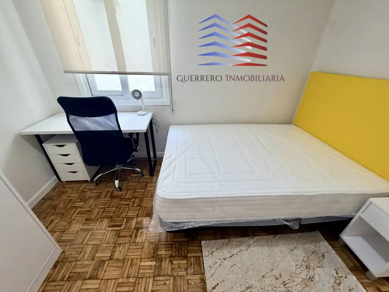 Schlafzimmer von Wohnung zur Miete in Ourense Capital  mit Heizung, Parkett und Möbliert