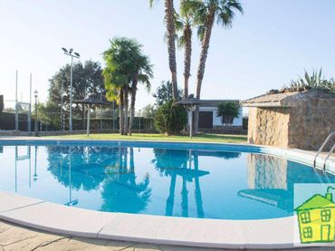 Maison rustique avec piscine à vendre à Andújar