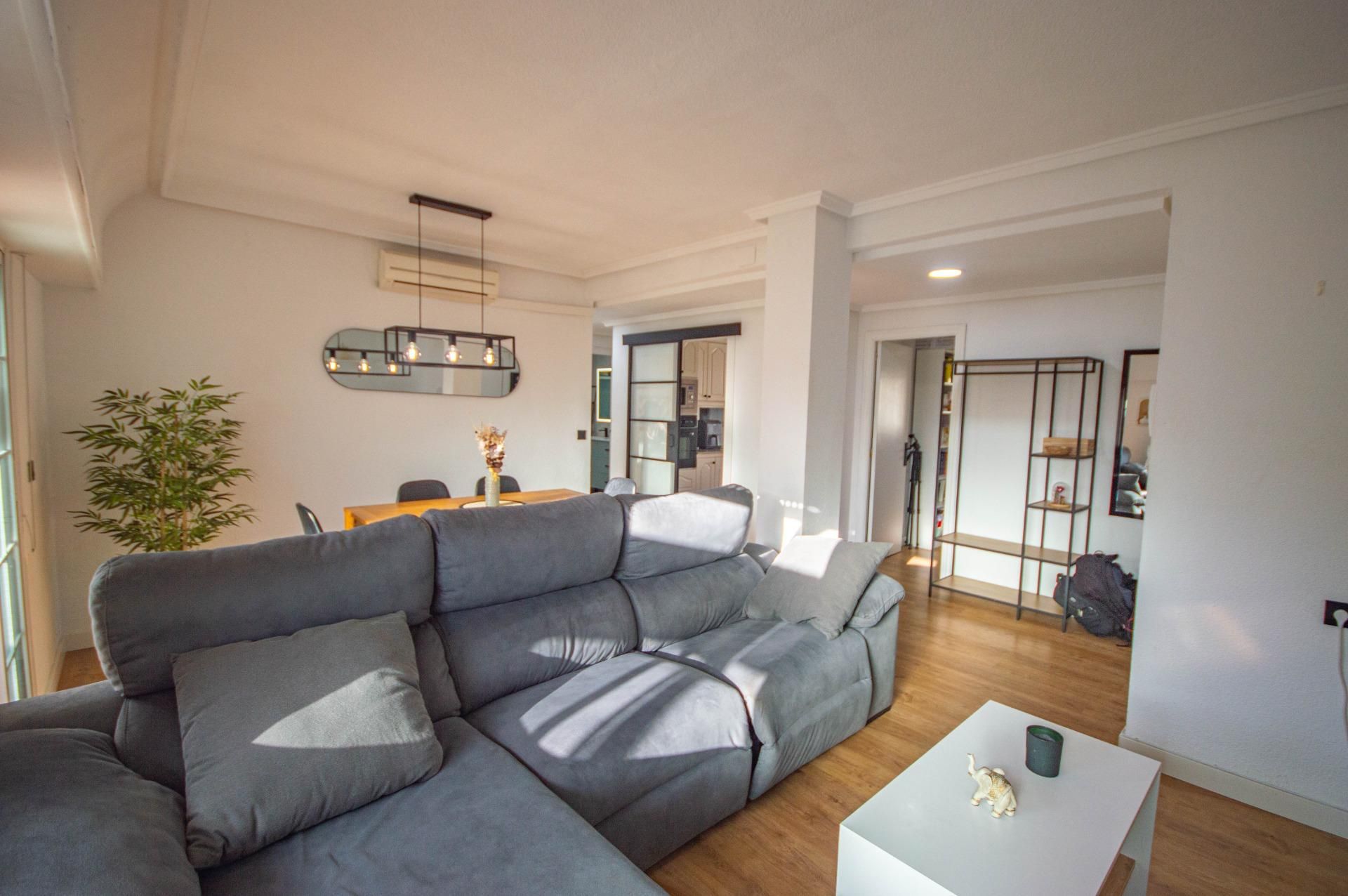 Sala d'estar de Àtic en venda en Elda amb Aire condicionat i Terrassa