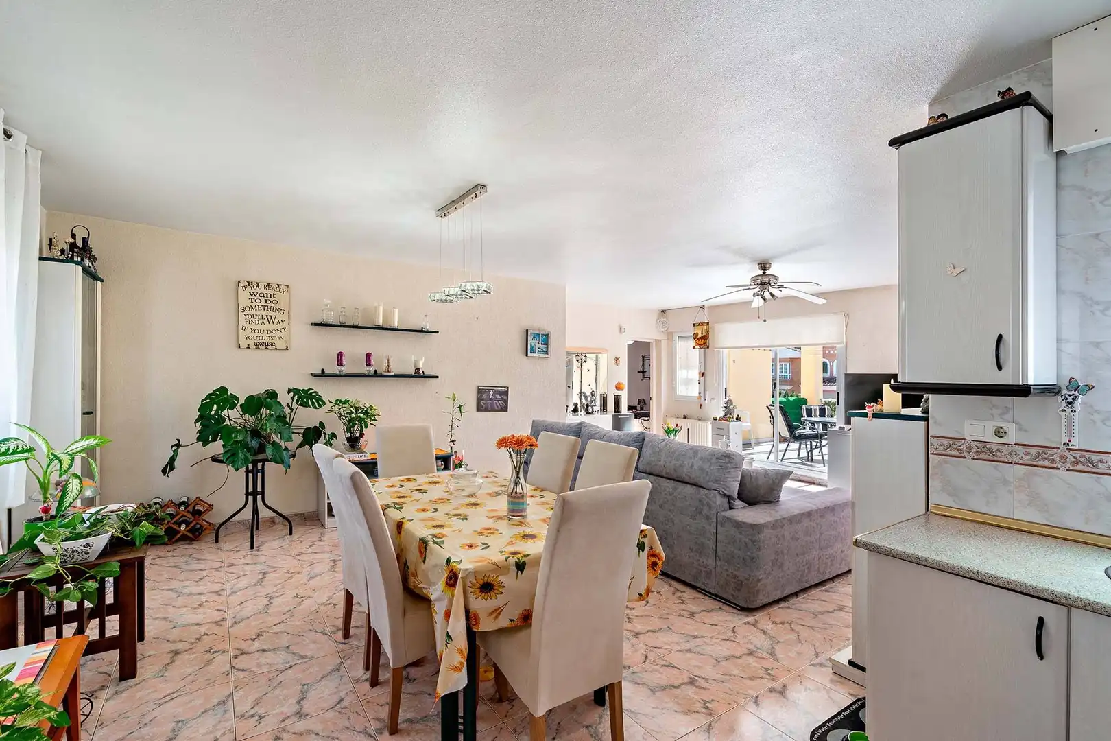 Comedor de Casa o chalet en venta en Roquetas de Mar con Jardín privado, Terraza y Trastero
