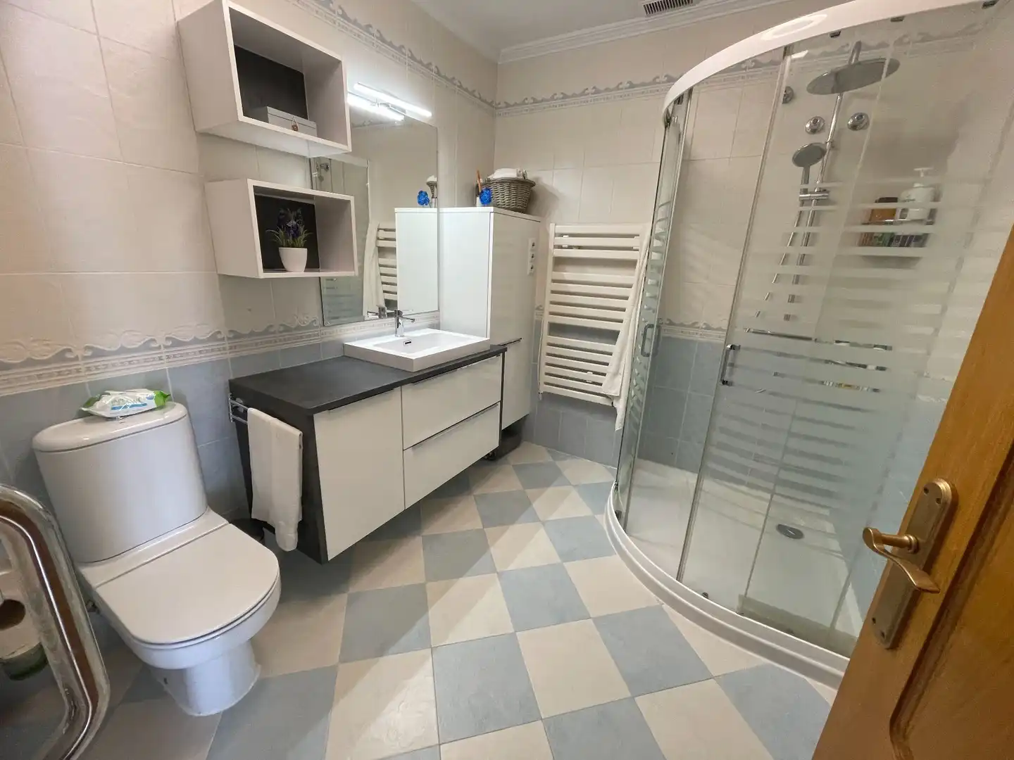Bathroom of Duplexes for sale in Pilar de la Horadada  with Air Conditioner, Swimming Pool and Furnished