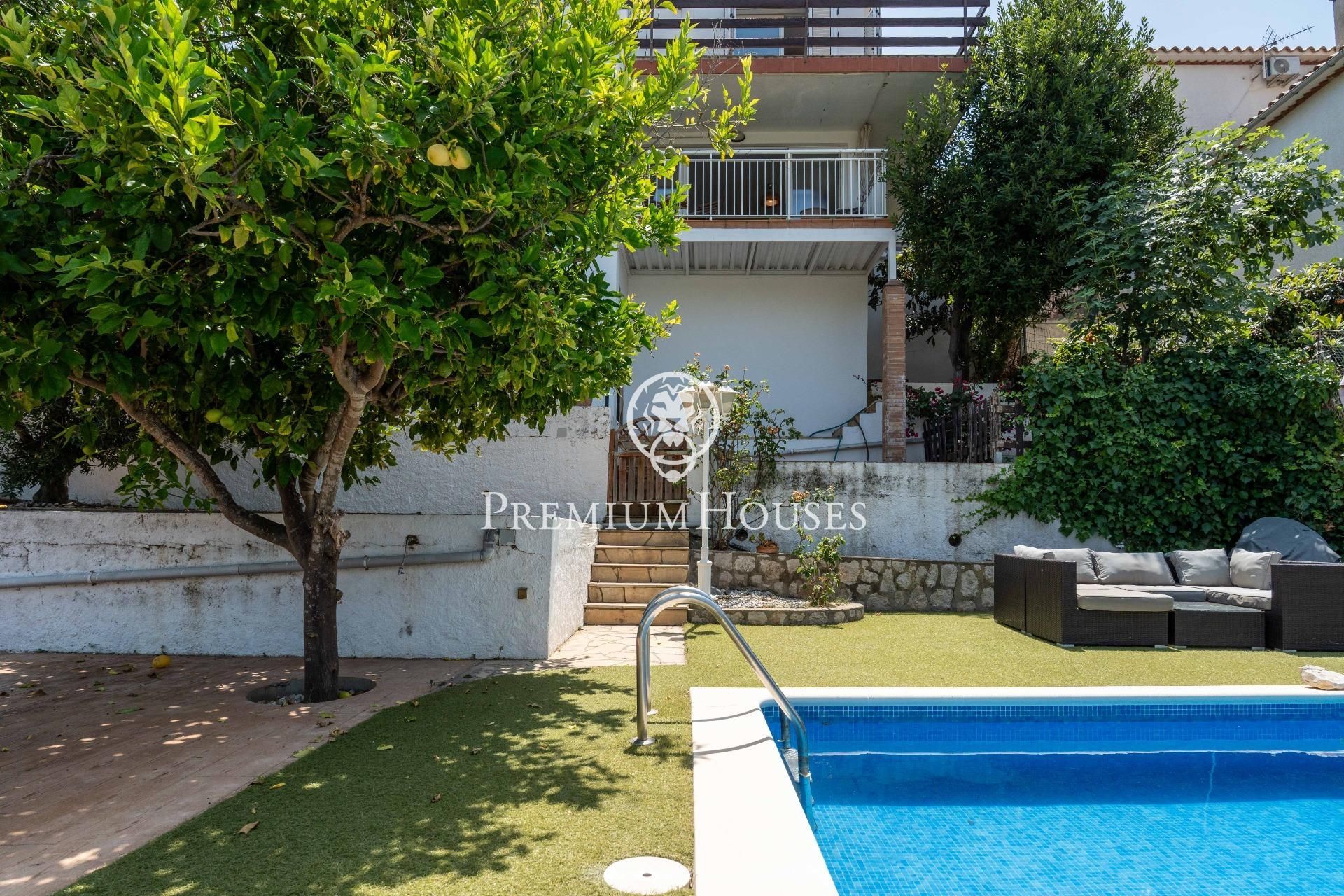 Exterior view of House or chalet for sale in Sitges  with Air Conditioner, Heating and Private garden