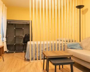 Bedroom of Study to share in  Madrid Capital  with Air Conditioner, Heating and Terrace