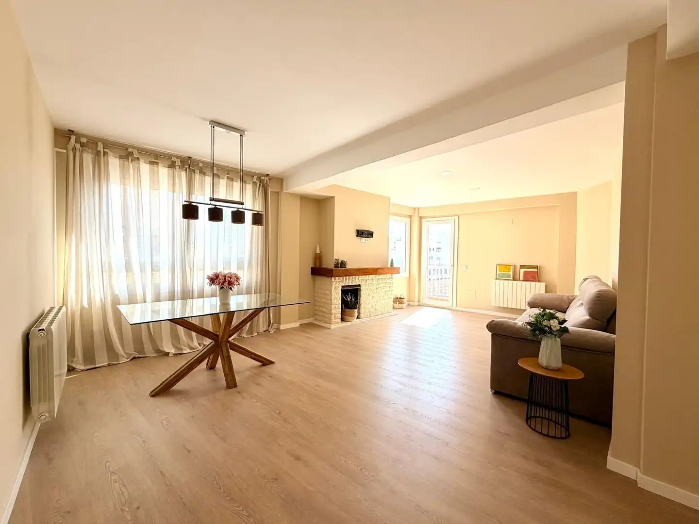 Sala d'estar de Pis de lloguer en  Palma de Mallorca amb Parquet i Balcó
