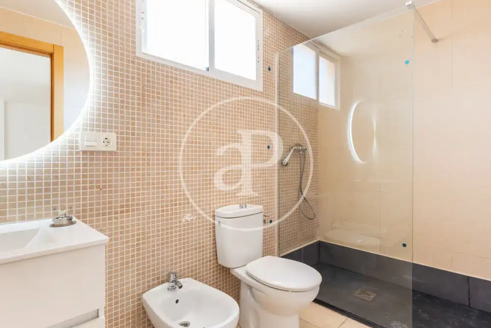 Badezimmer von Wohnung zur Miete in Sagunto / Sagunt mit Klimaanlage, Heizung und Terrasse