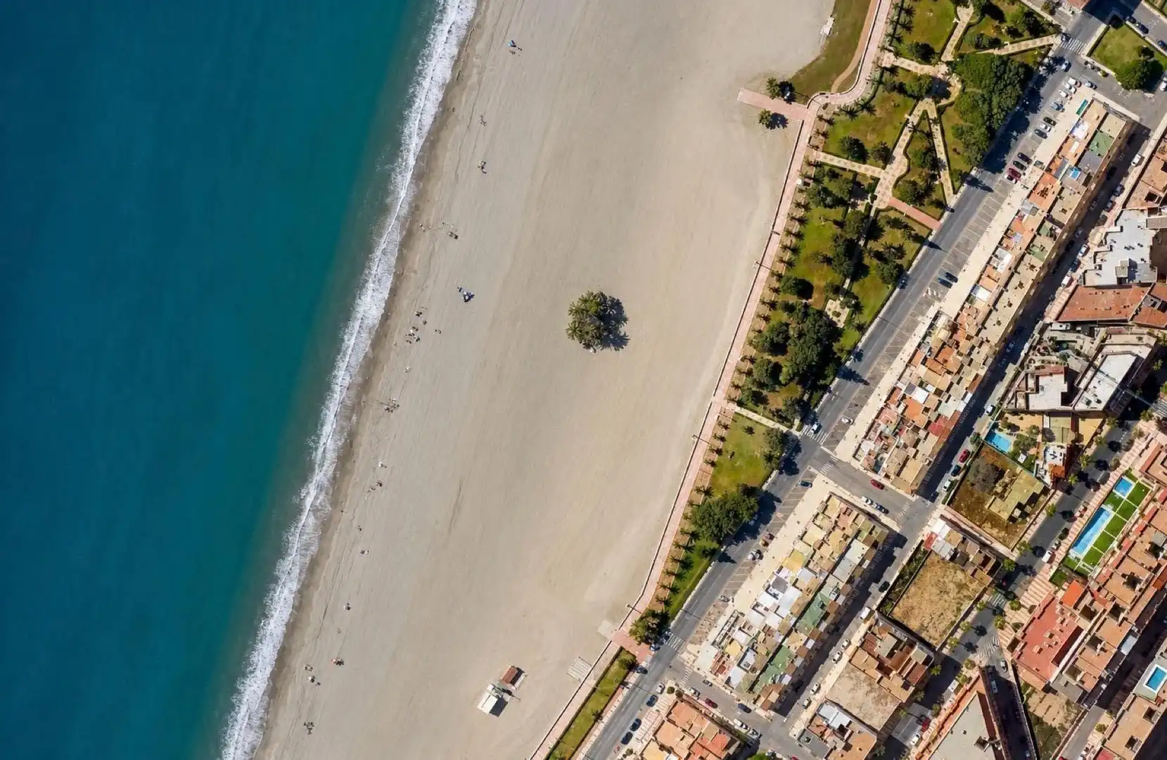 Vista exterior de Casa o xalet en venda en Roquetas de Mar amb Aire condicionat, Calefacció i Jardí privat