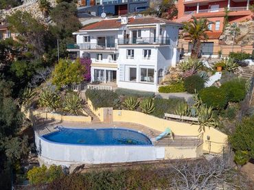 Casa con piscina en venta en de la cala