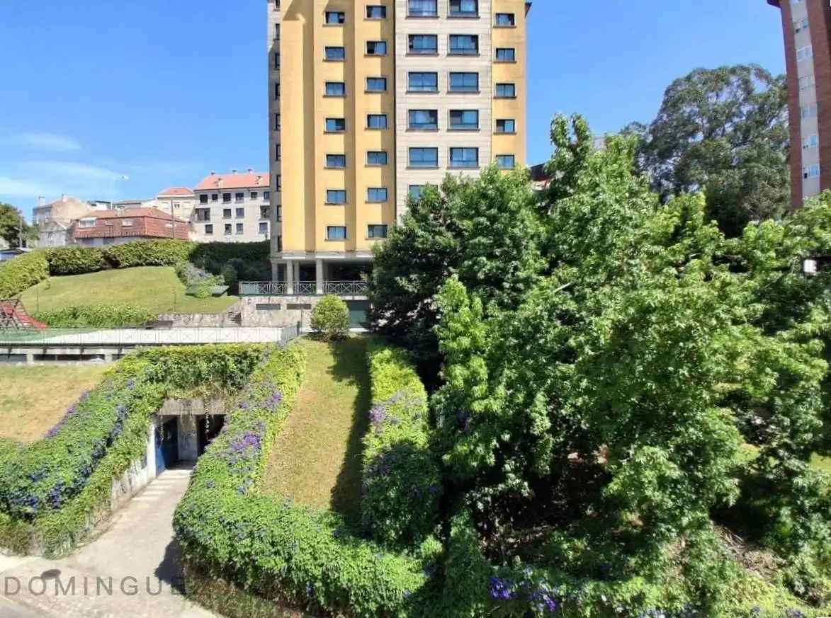 Vista exterior de Piso de alquiler en Vigo  con Calefacción y Trastero