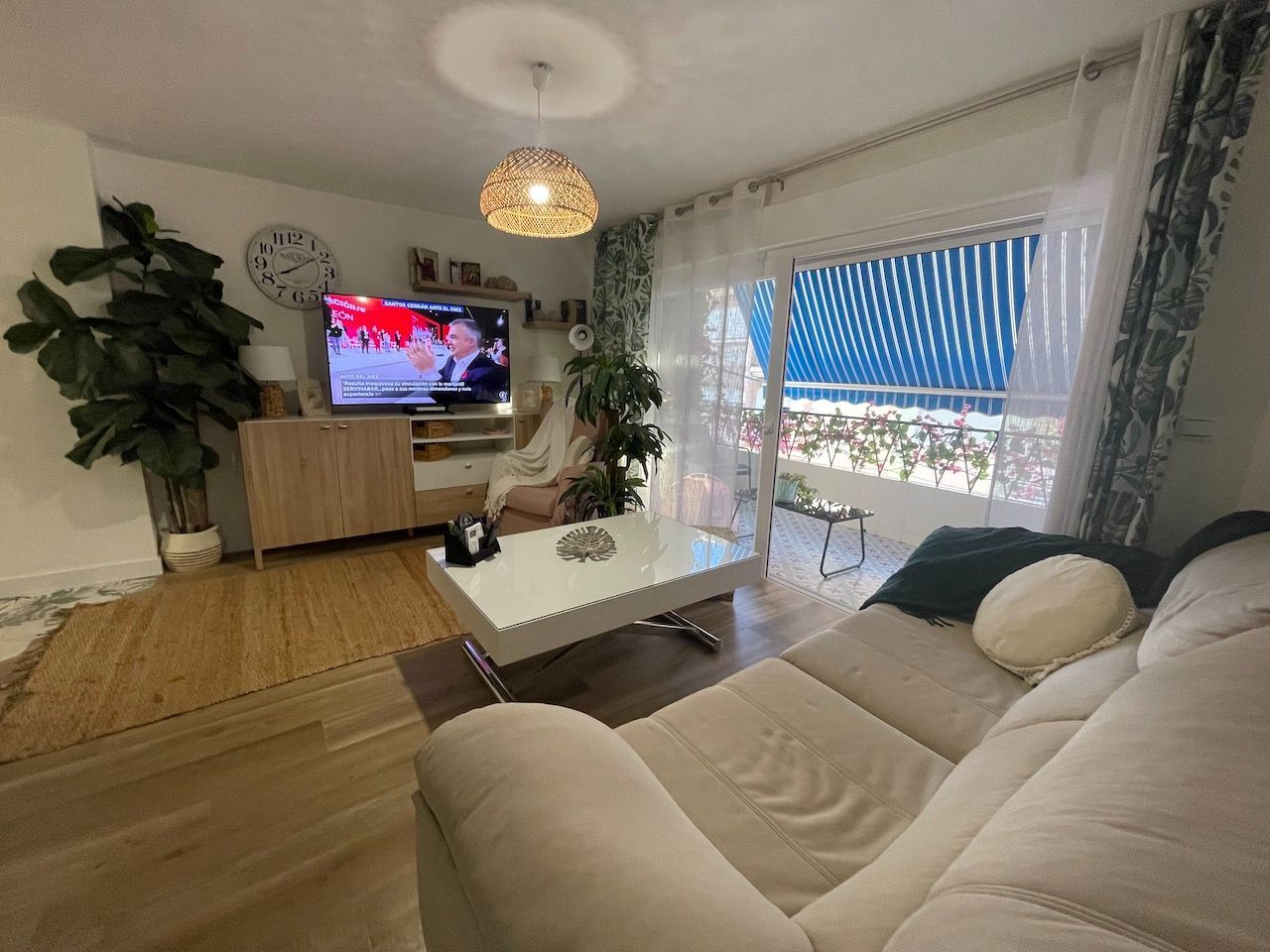 Living room of Flat for sale in Vélez-Málaga  with Air Conditioner, Heating and Terrace