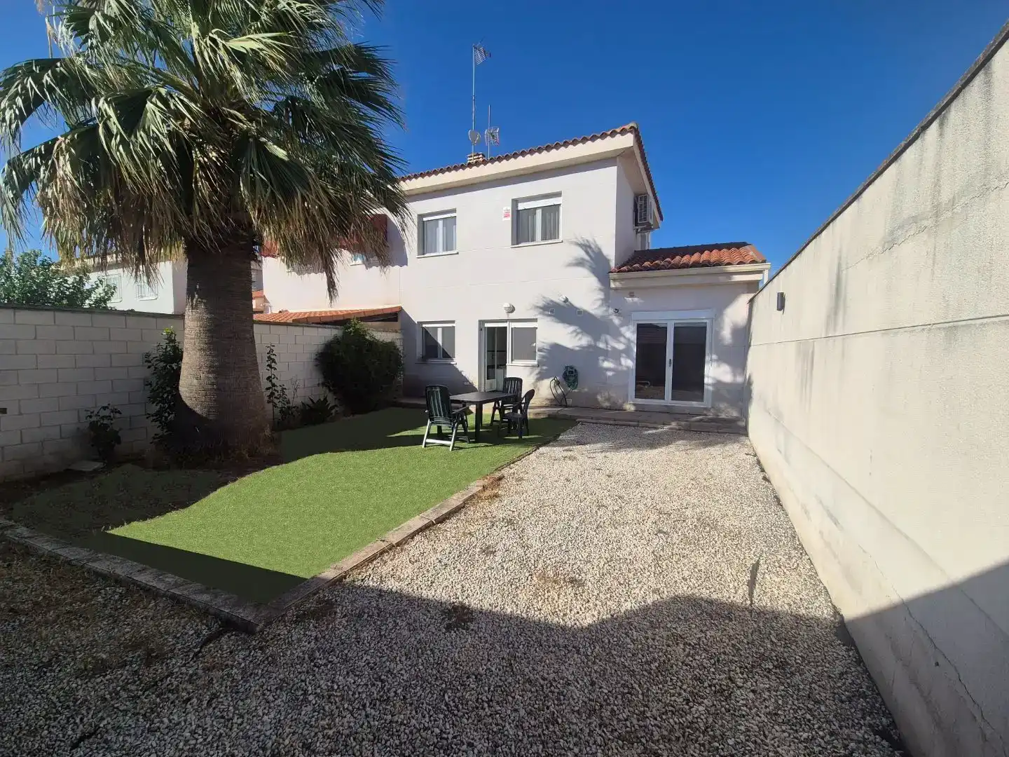 Vista exterior de Pis en venda en Poblete amb Aire condicionat, Jardí privat i Parquet